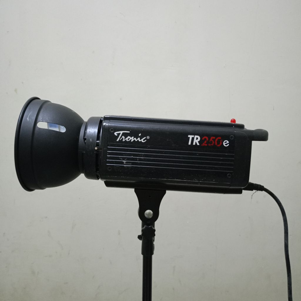LAMPU STUDIO TRONIC TR250e TERMURAH