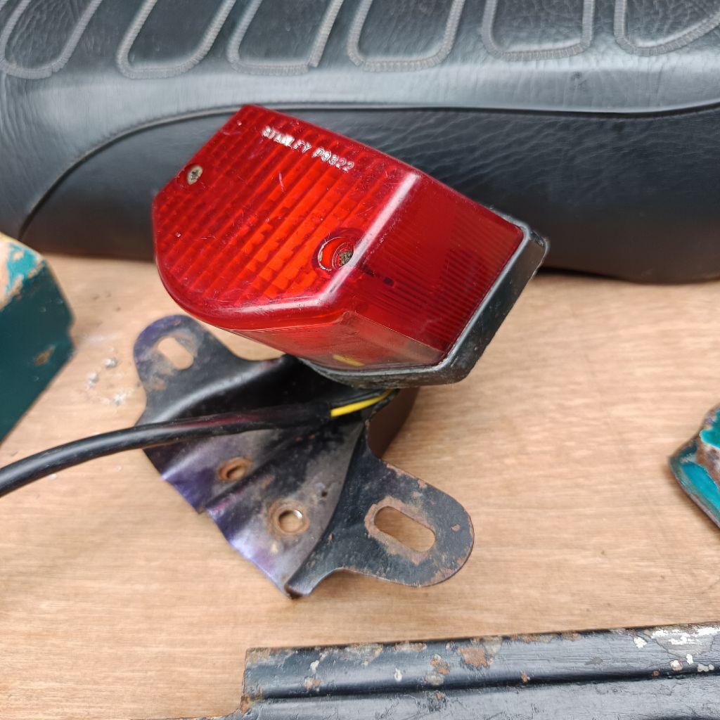 stoplamp V75 BYSON set dudukan v75 bekas Ori copotan