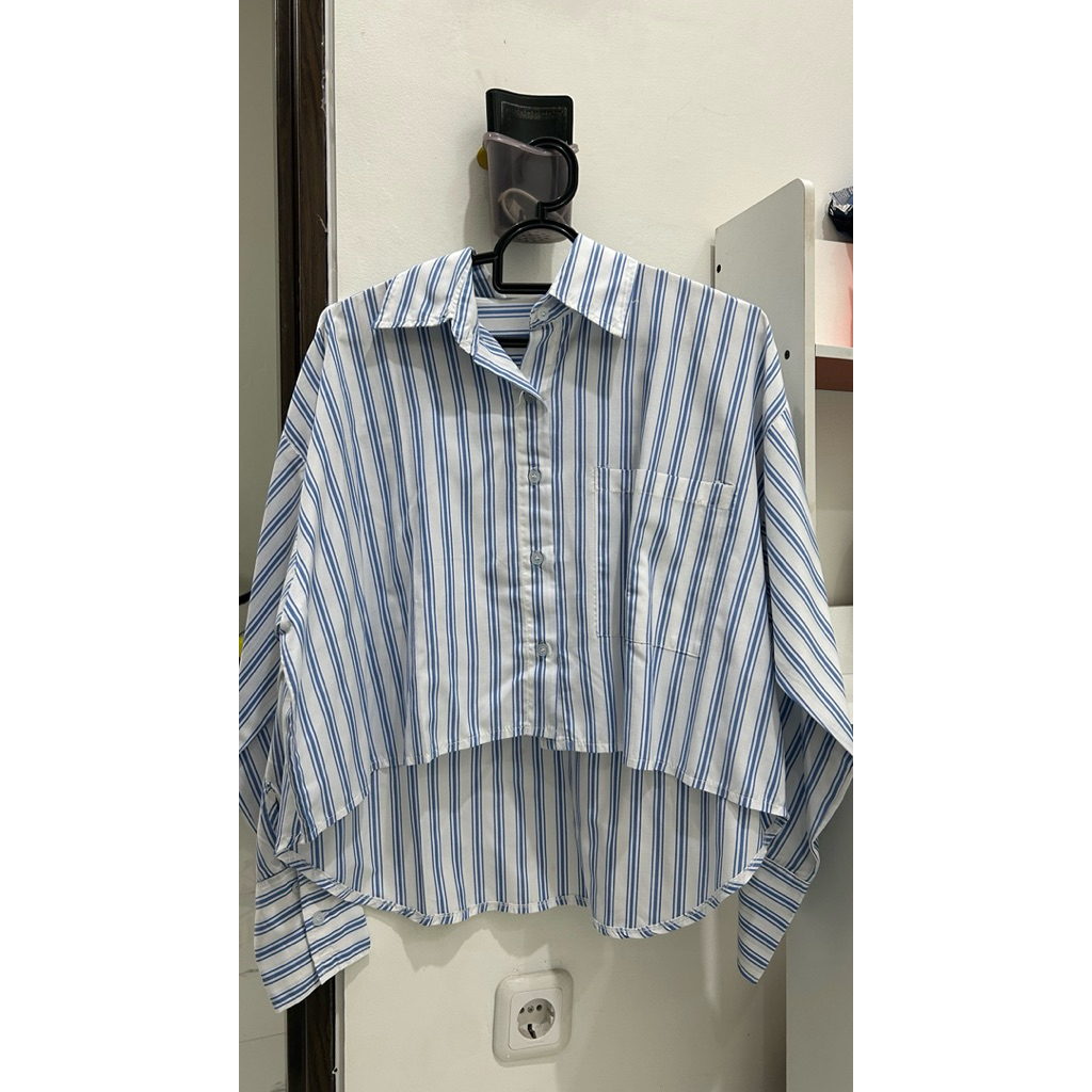 [PRELOVED] Kemeja Salur Biru Putih | Kemeja Crop Depan Pendek | Kemeja Belakang Panjang | Kemeja Loo