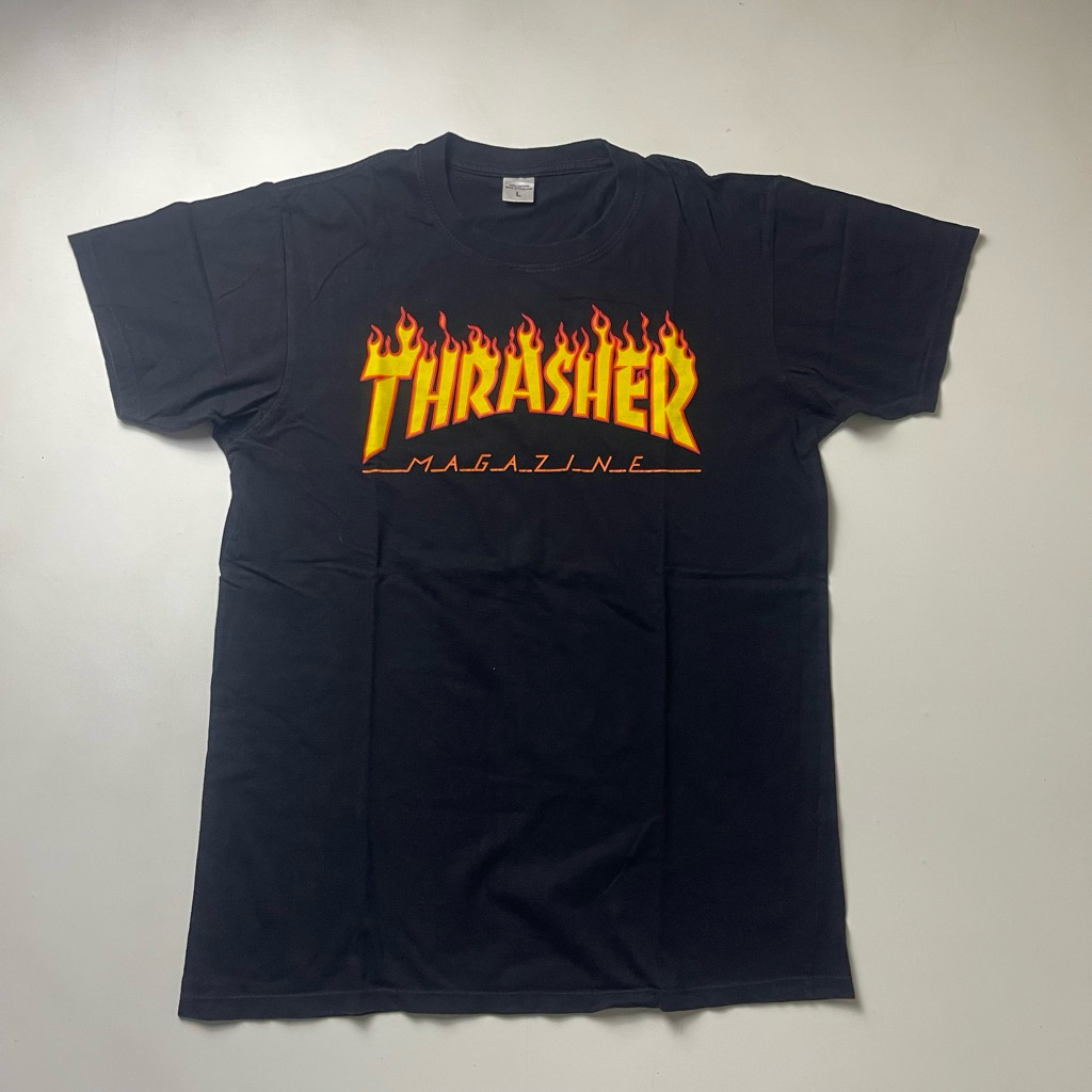 kaos trasher hitam