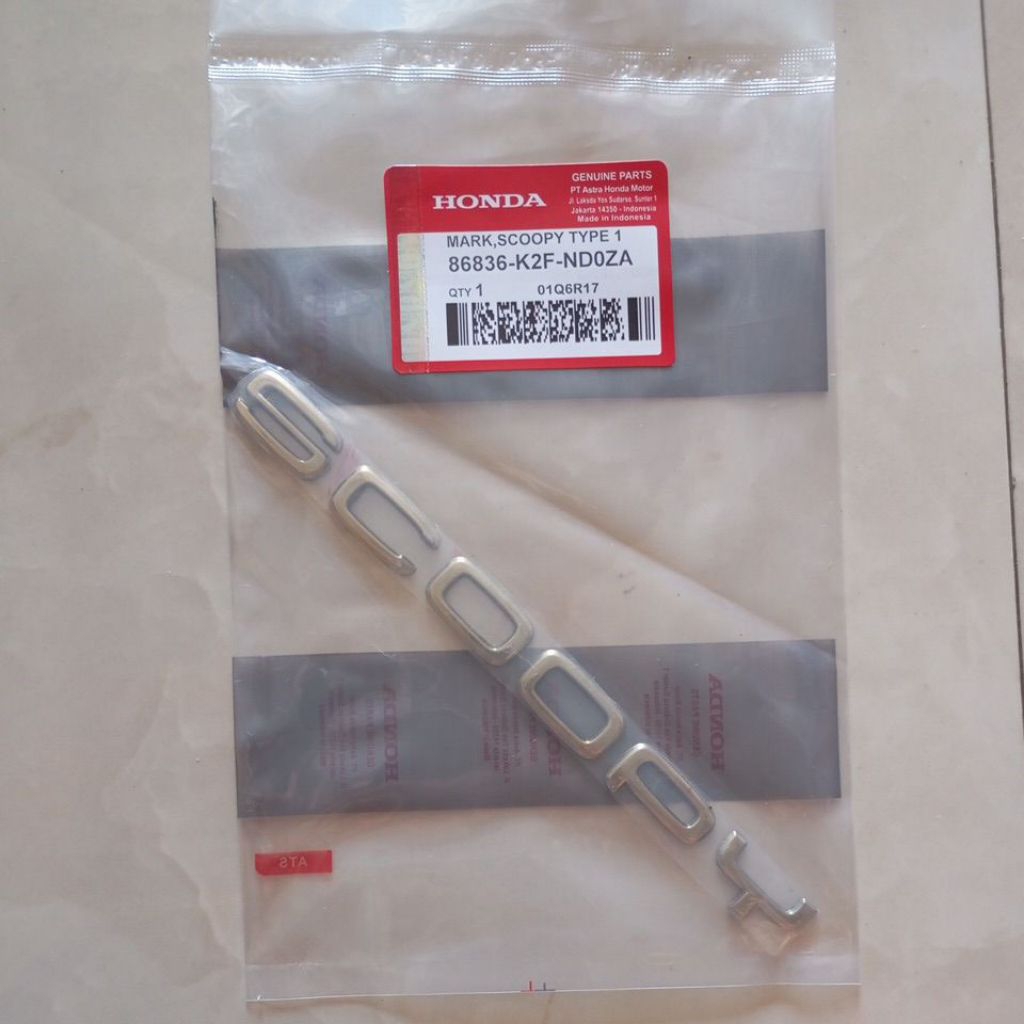 emblem scoopy warna gold cerah 2021