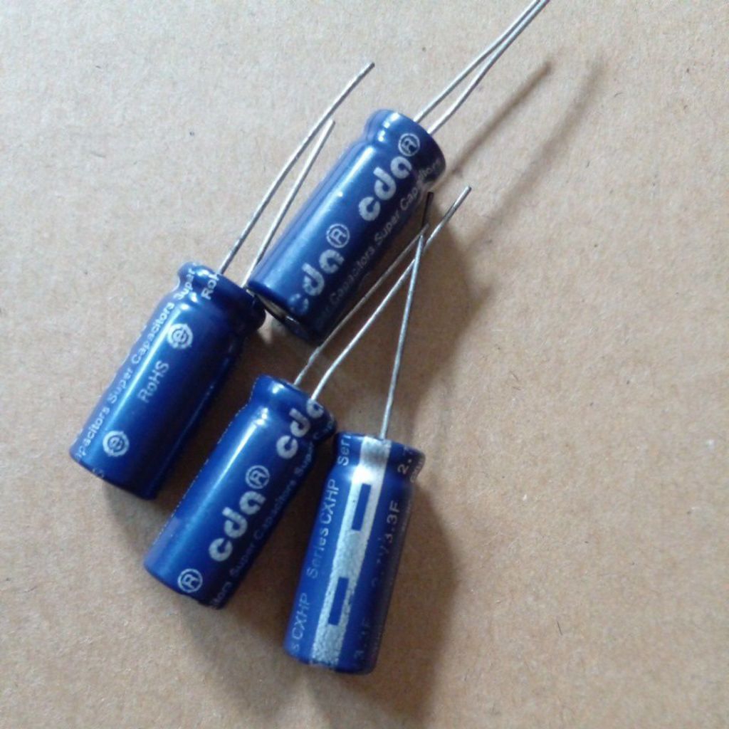 kapasitor 3.3 F/ 2.7 V