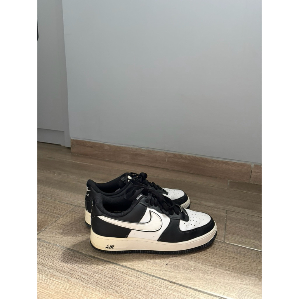 Sepatu Sneakers Unisex Nike Air Force 1 Black White Panda Second Ukuran 41 (26cm)