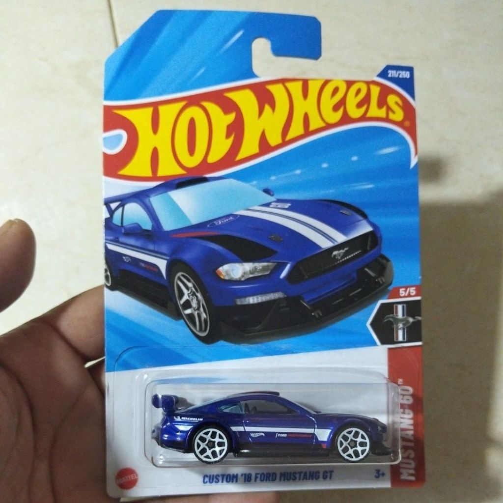 Custom 18 Ford Mustang GT