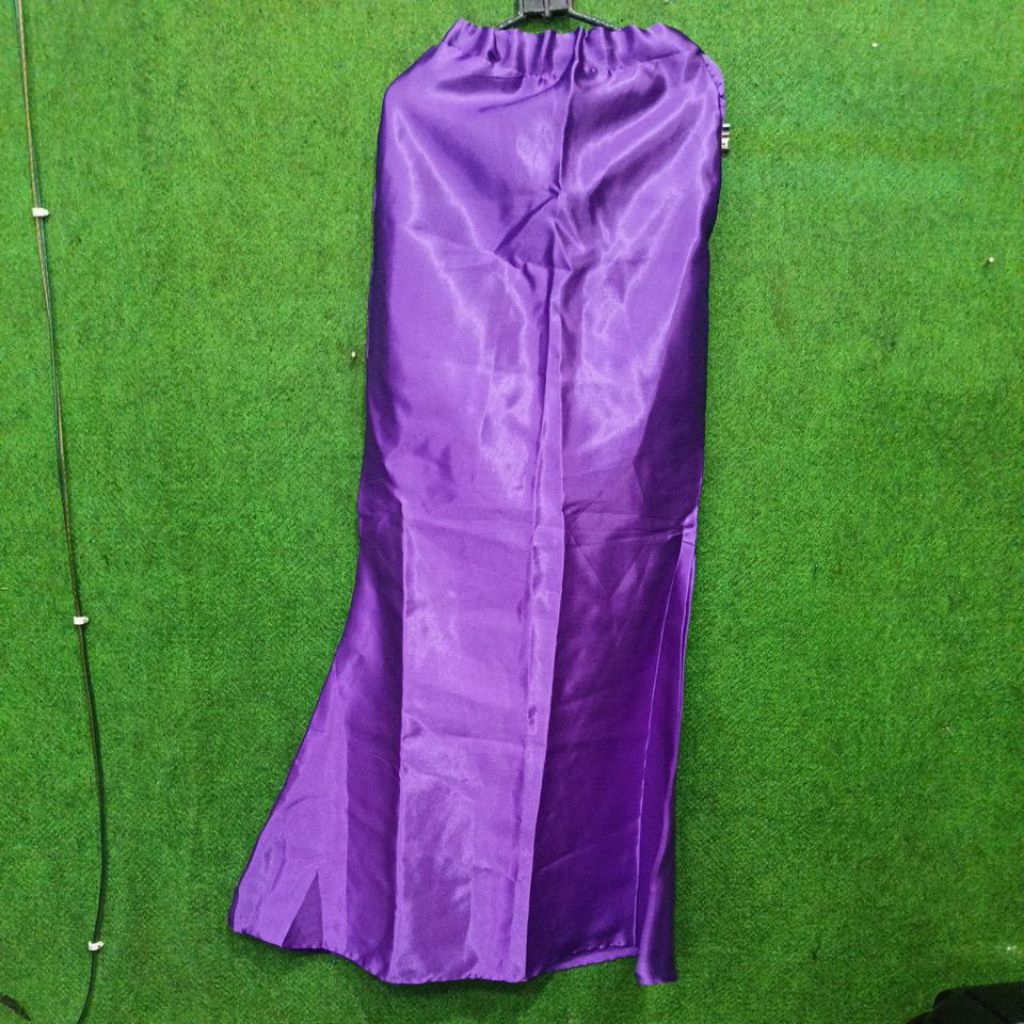 rok satin ungu LP 50