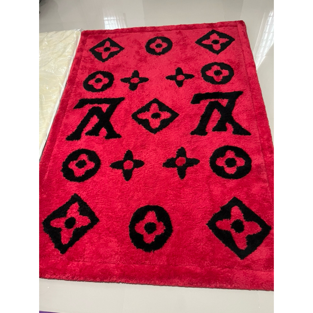 karpet tebal + 2 bantal