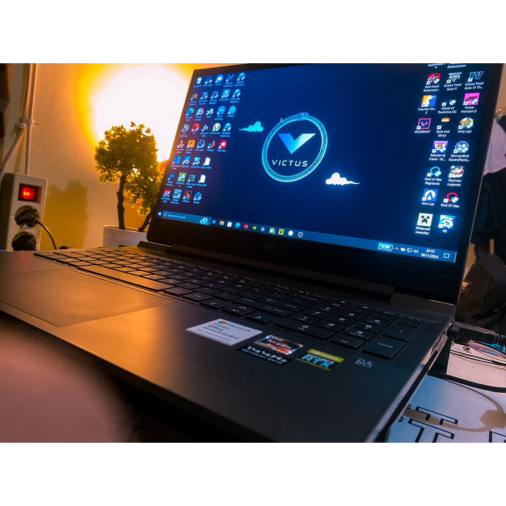 HP Victus 16 E0084AX (Ryzen 7 5800H) (RTX 3060 130W)