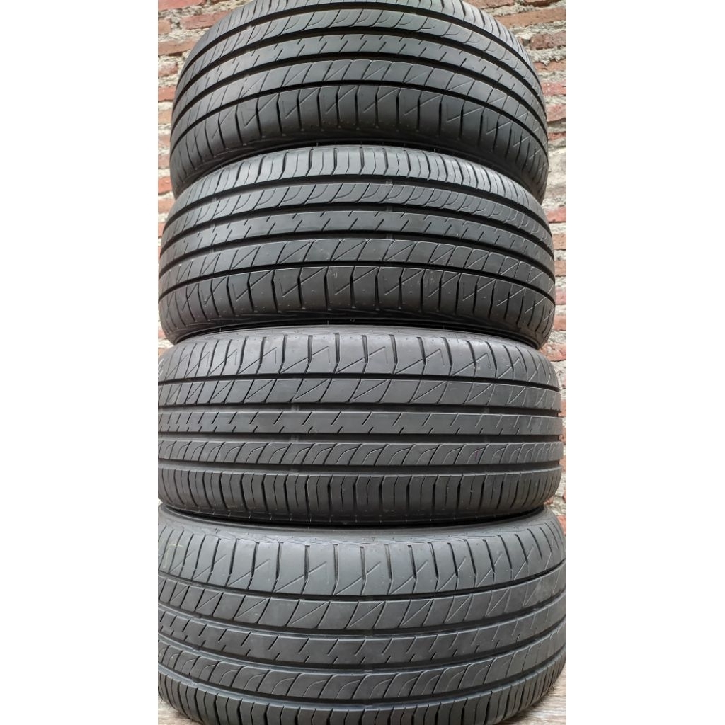 Ban. 235/50 R18 Merk dunlop LM705