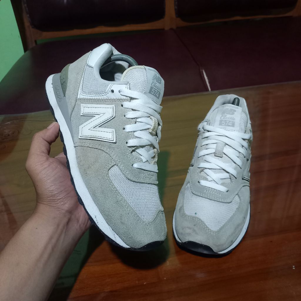 NEW BALANCE CLASSIC 574 SNEAKERS PRIA WANITA SEPATU SECOND BRANDED