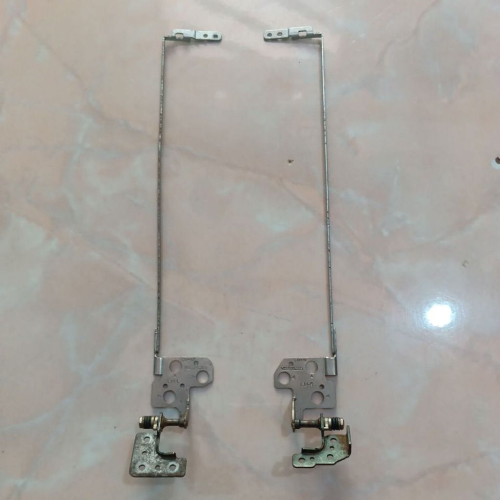 Engsel Laptop Lenovo 100-14 IBD 100-14IBD 100 14 IBD