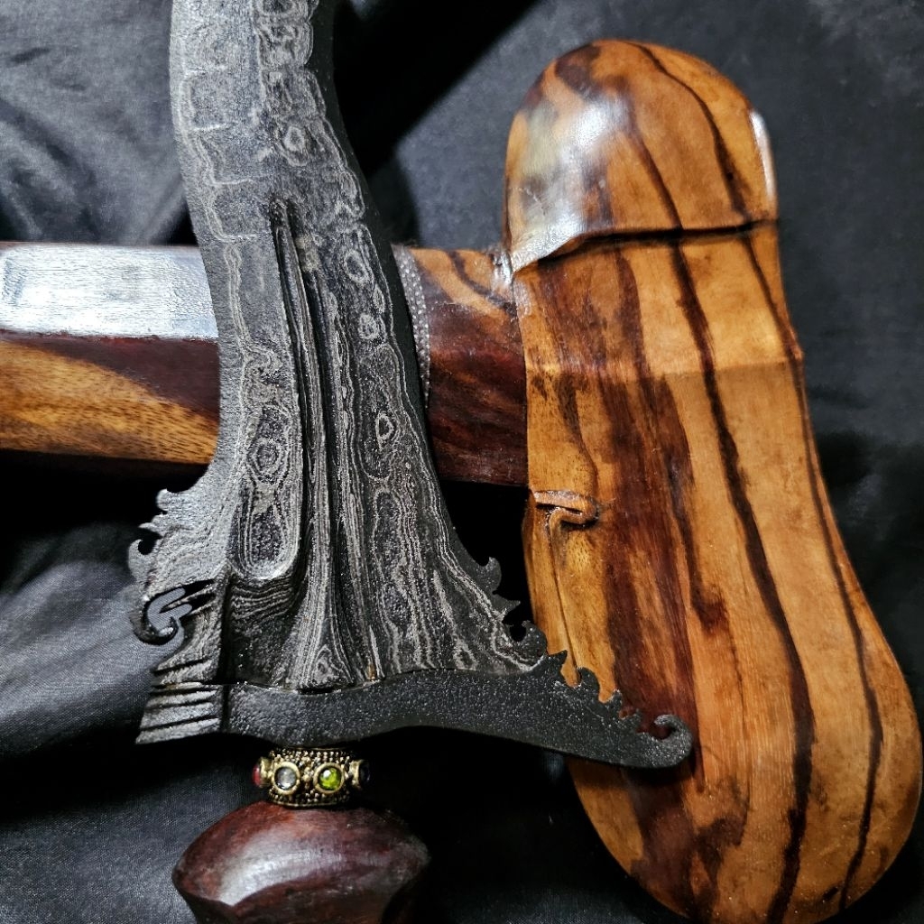 Keris Bali Luk 9 Pamor Slewah