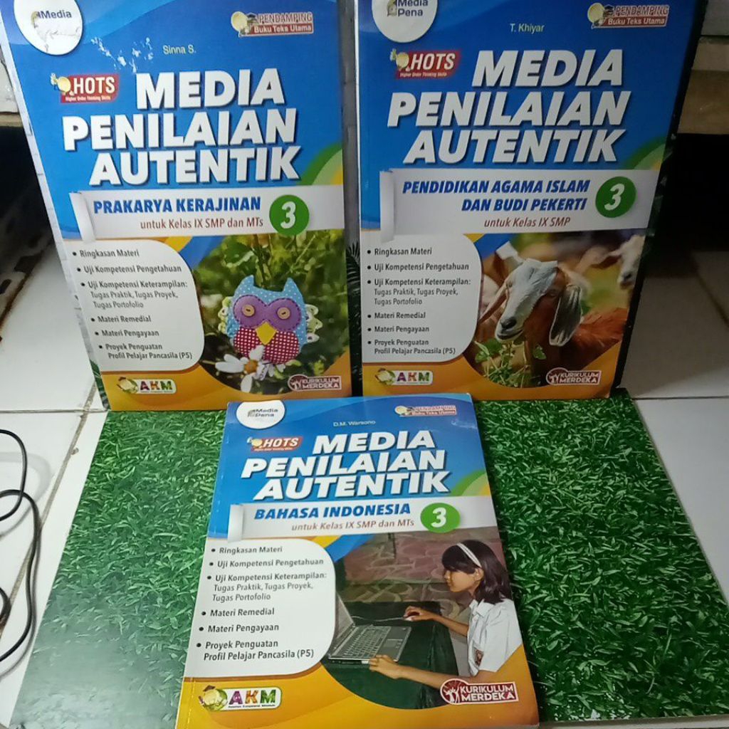 BUKU MEDIA PENILAIAN AUTENTIK  UNTUK KELAS IX 9 SMP DAN MTS KELAS 3 KURIKULUM MERDEKA. PKN/MATEMATIK