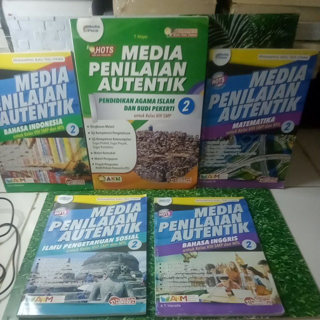 BUKU MEDIA PENILAIAN AUTENTIK HOT UNTUK KELAS VIII 8 SMP MTS .KURIKULUM MERDEKA AKM.PAI/ IPS/ B.INGG