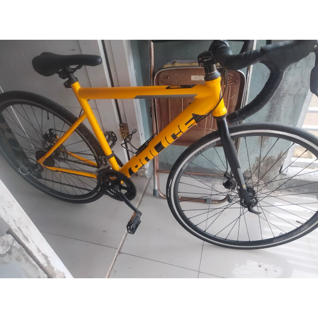 sepeda roadbike police Toronto yellow