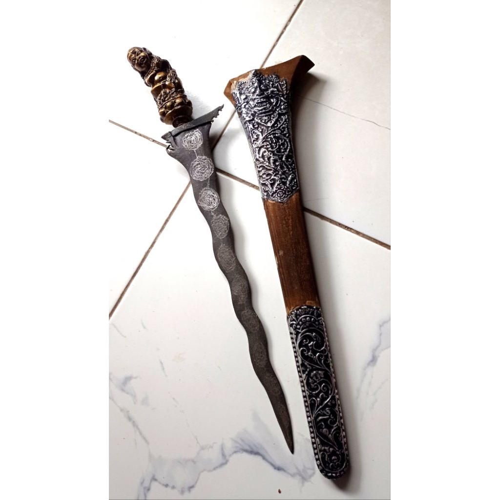 keris Bali dapur sempaner gagang kayu sawo