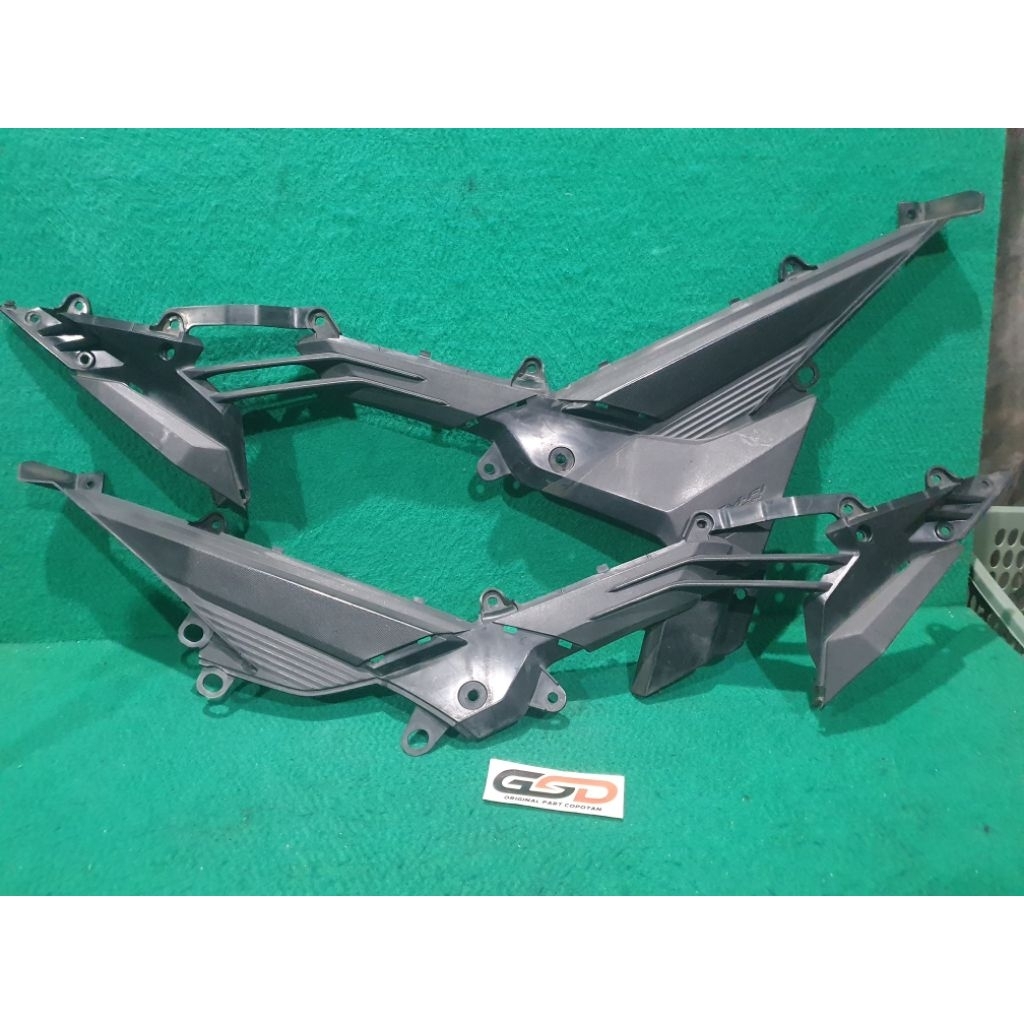 Cover Sambungan Body Honda Sonic 150 R Injeksi K56 Original Copotan