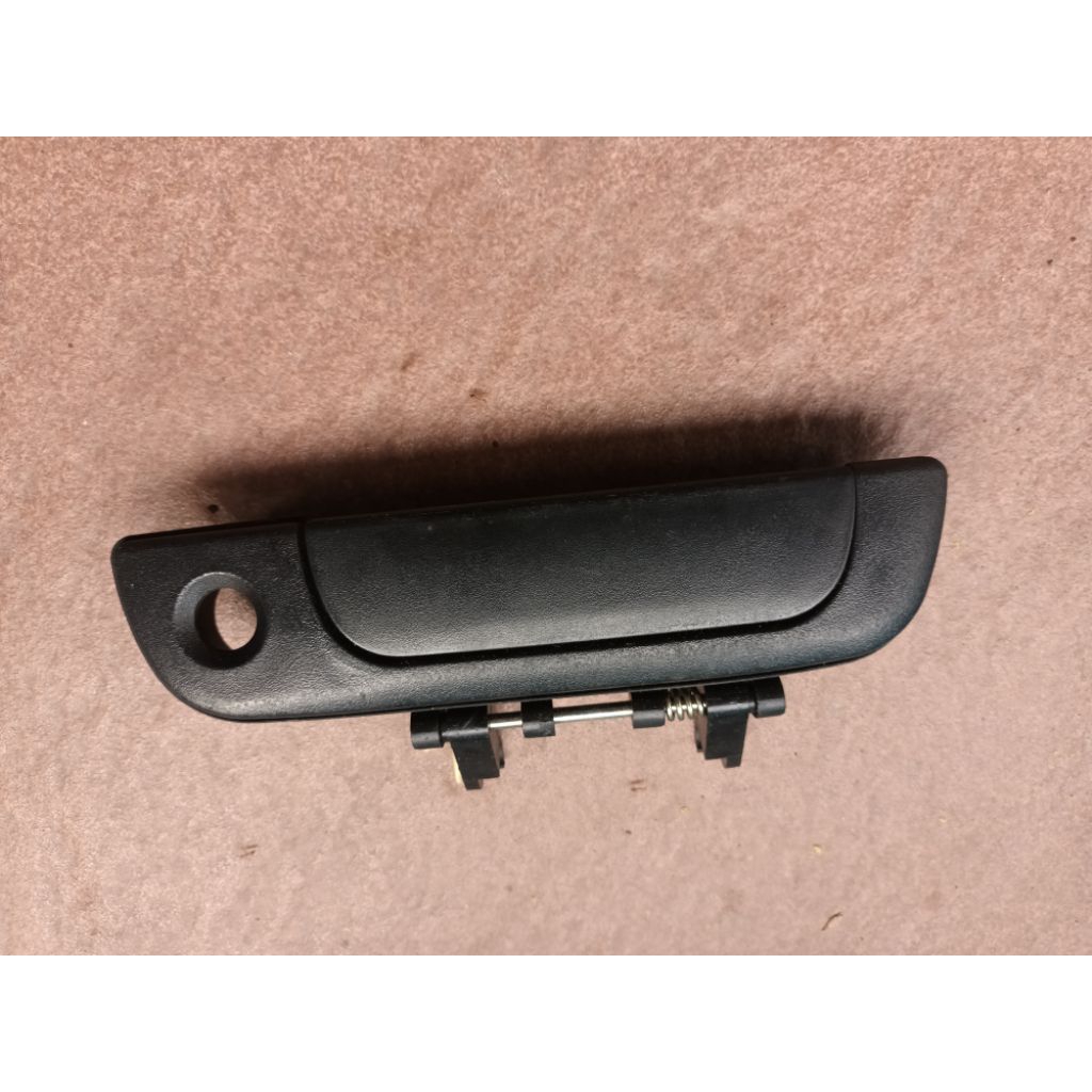 Hendel pintu luar sebelah Kiri Suzuki Baleno th 1996-2002