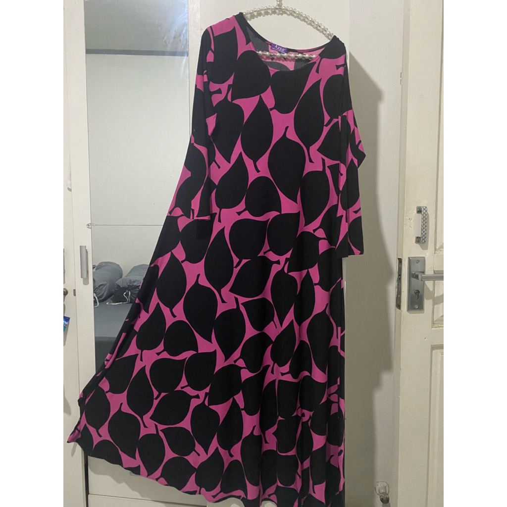 Preloved Gamis Azza Dress Muslim Original Hitam Pink Daun Jersey Dingin Motif Bunga