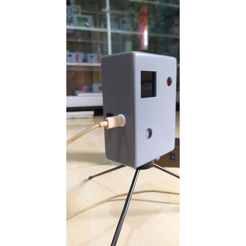 Robot asisten pintar, robot AI, robot ngobrol dan edukasi