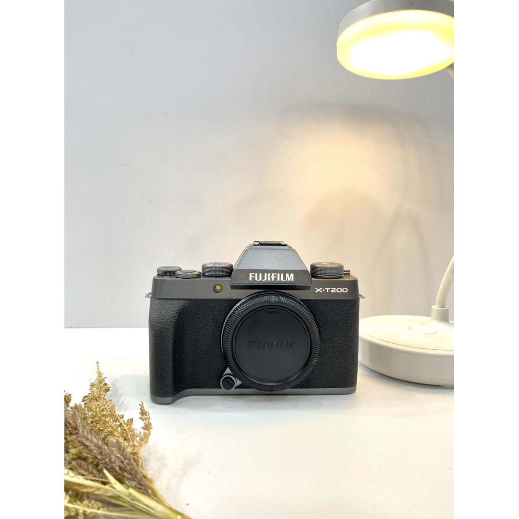 FUJIFILM X-T200