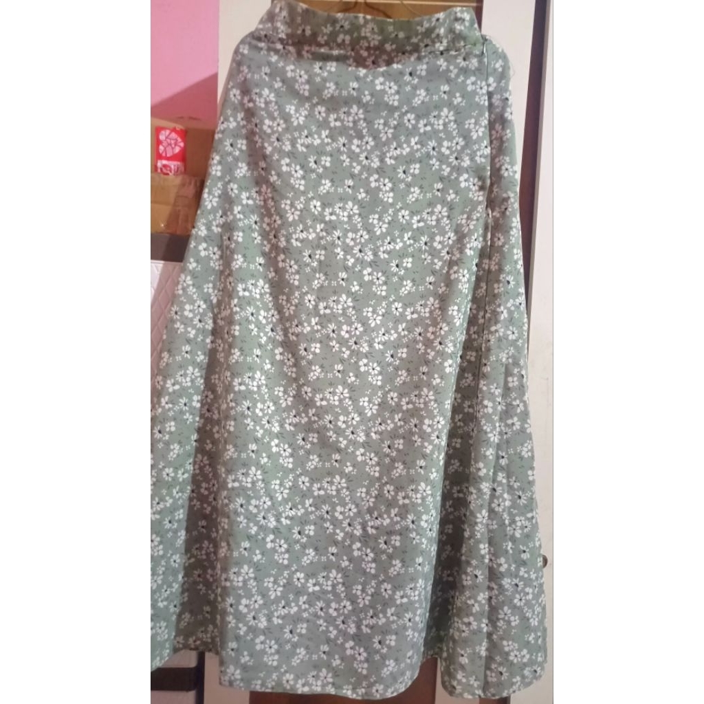 PRELOVED ROK SPAN PREMIUM /PLISKET /RAJUT / SKIRT A LINE