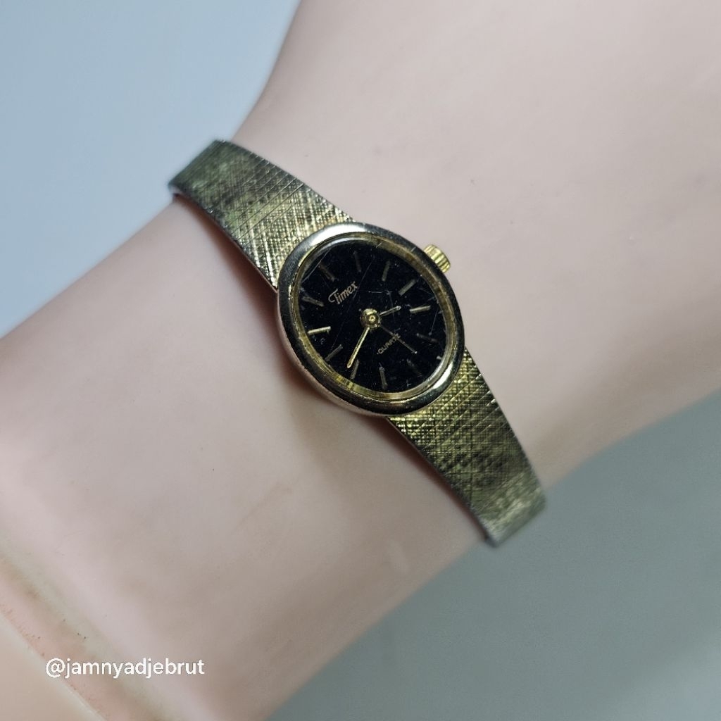 Jam Timex Oval 56 Dresswatch Gold Ladies Vintage Bekas