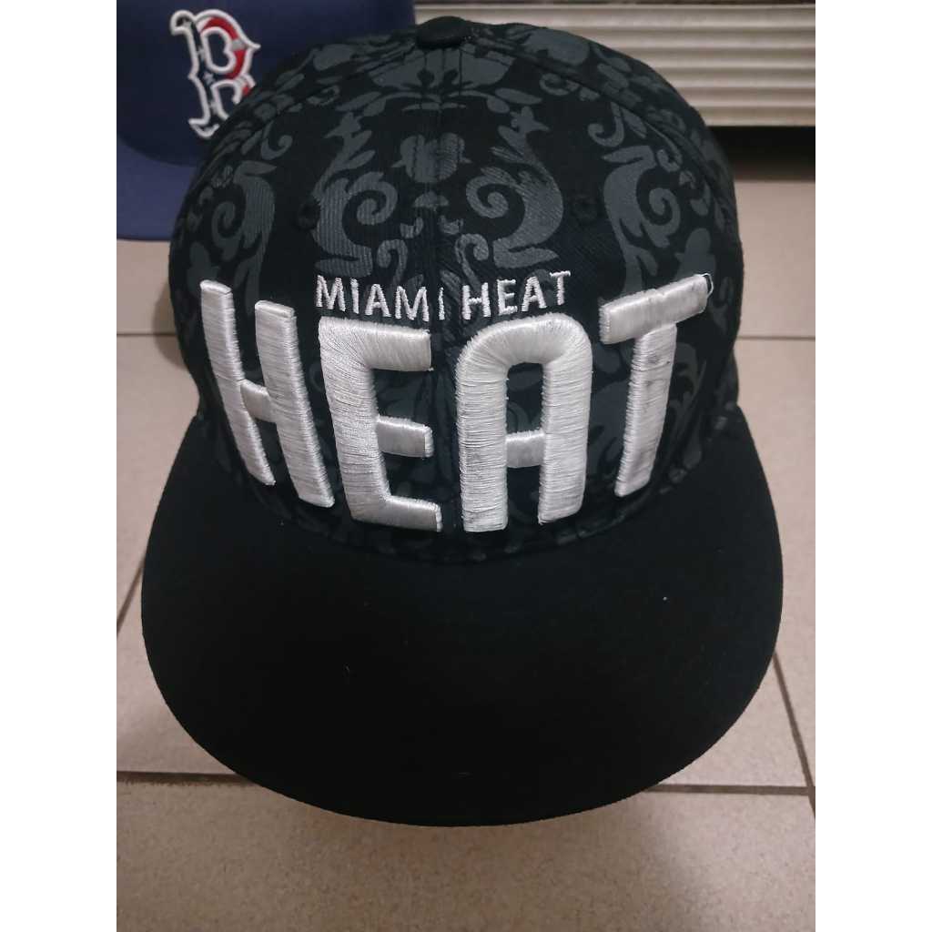 Topi SNAPBACK HYFLAT X NBA MIAMI HEAT SCRIP ORIGINAL SETELAN 56 STANDAR