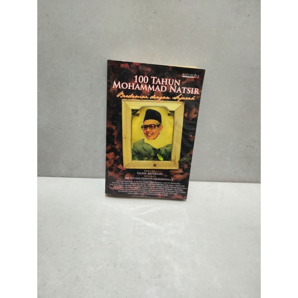 BUKU MENGENANG 100 TAHUN MUHAMMAD NATSIR