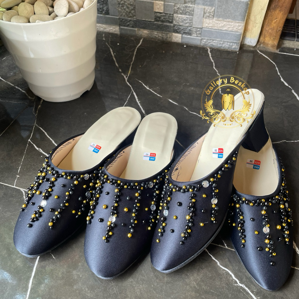 Sendal selop pengantin warna hitam payet gold