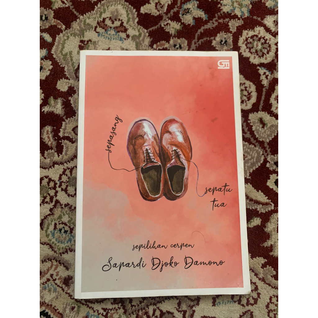 Preloved Sepasang Sepatu Tua