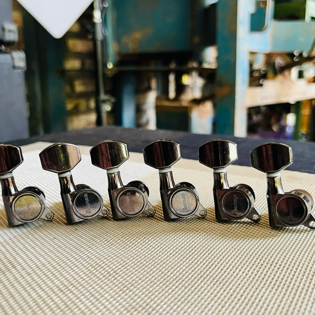 dryer head tuning machine gitar IBANEZ 6r/sejajar kanan original logo ibanez warna cosmo
