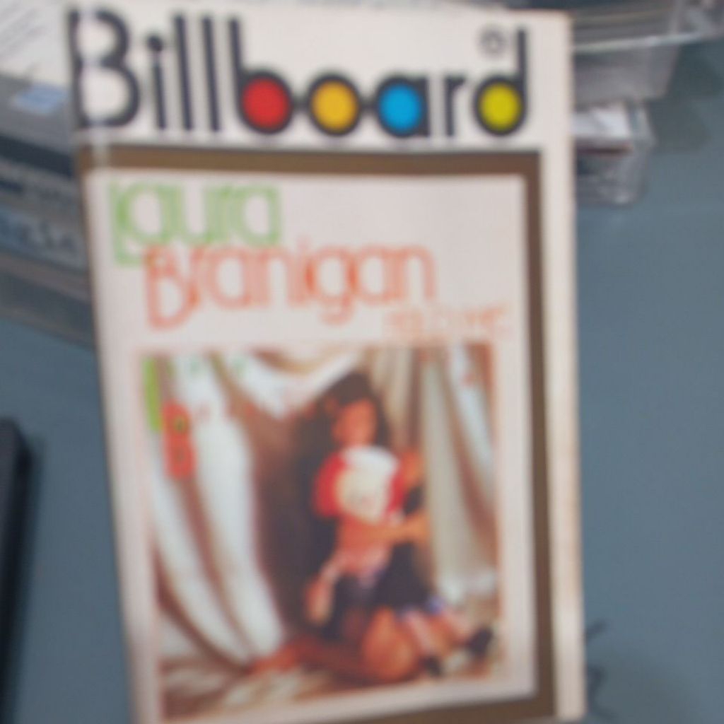 kaset pita laura branigan hold me