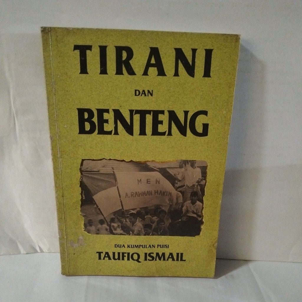 TIRANI DAN BENTENG: Dua Kumpulan Puisi