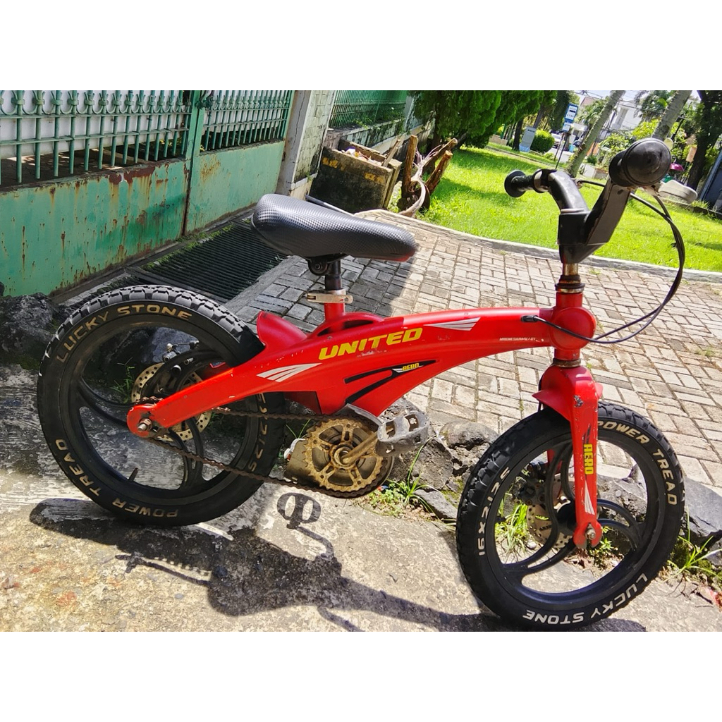 sepeda BMX united aero