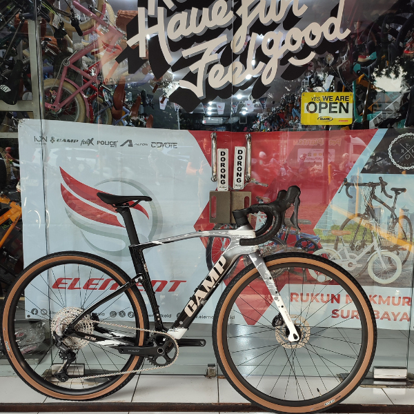 CAMP GX700 Gravel Bike Shimano GRX 12 Speed / 700 x 45 - Frame Fork Carbon Internal Cable Brake Rout
