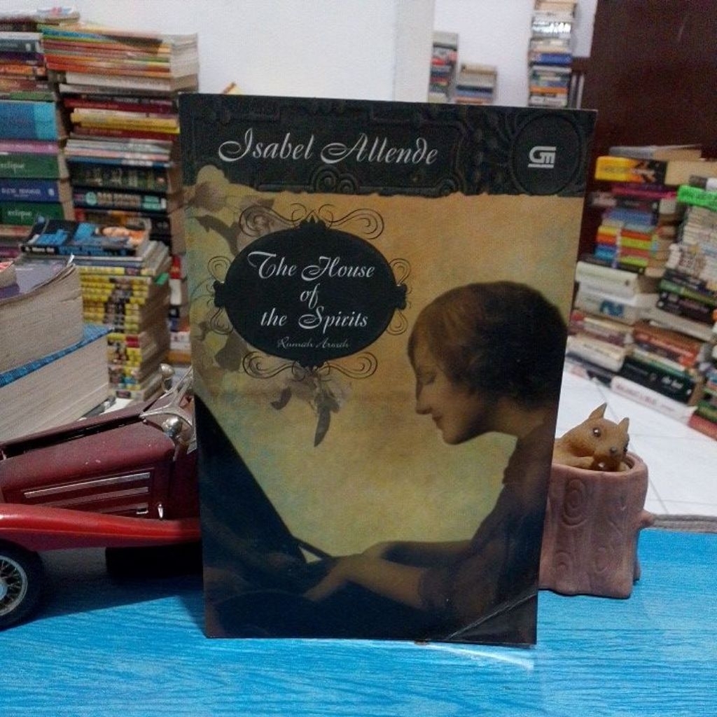 novel menarik The House Of The Spirits by Isabel Allende