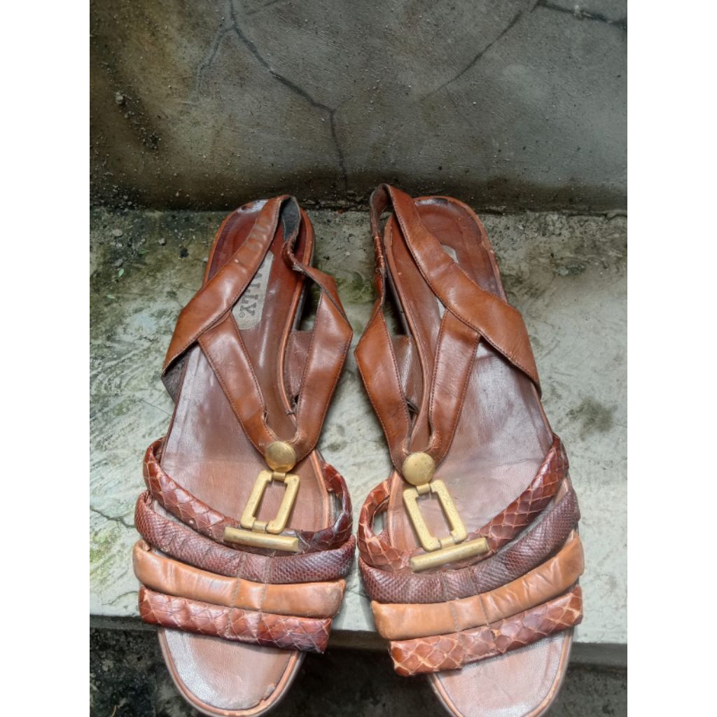 Sandal wanita merk BALLY vintage baca deskripsi