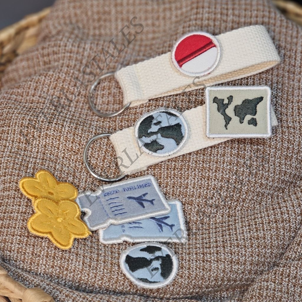 Gantungan Kunci / Keychain Custom Bordir Nama Anak Bahan Kanvas Cream - Small 10cm