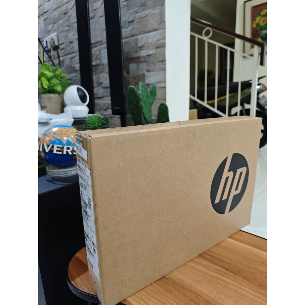 Laptop HP 14 EM0530AU Ryzen 5 7530U