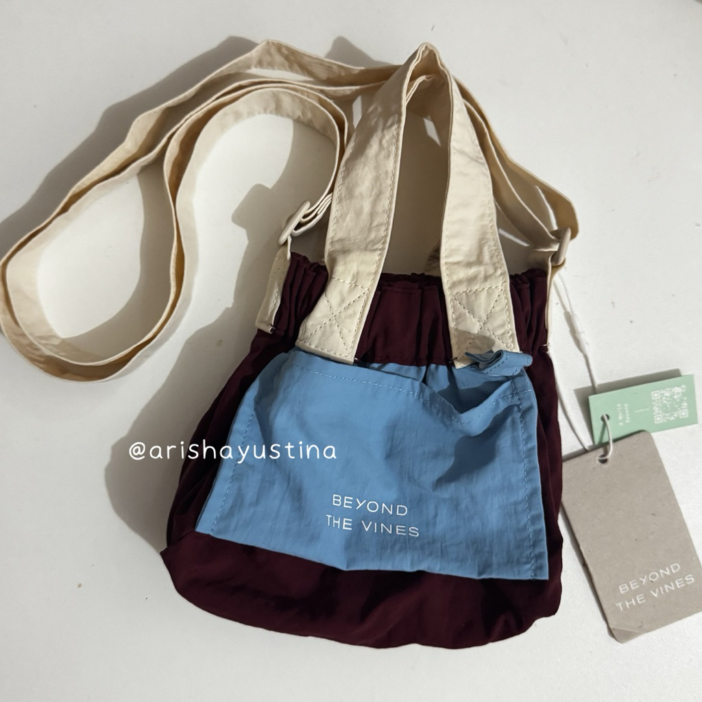 Preloved Beyond The Vines BTV Colourblock Micro Dumpling Bag Second