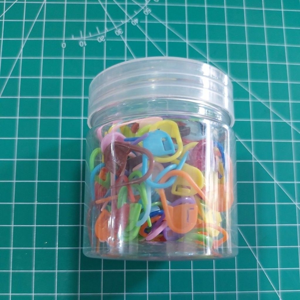 (+- 100bj) Peniti Plastik Hijab Crochet Rajut