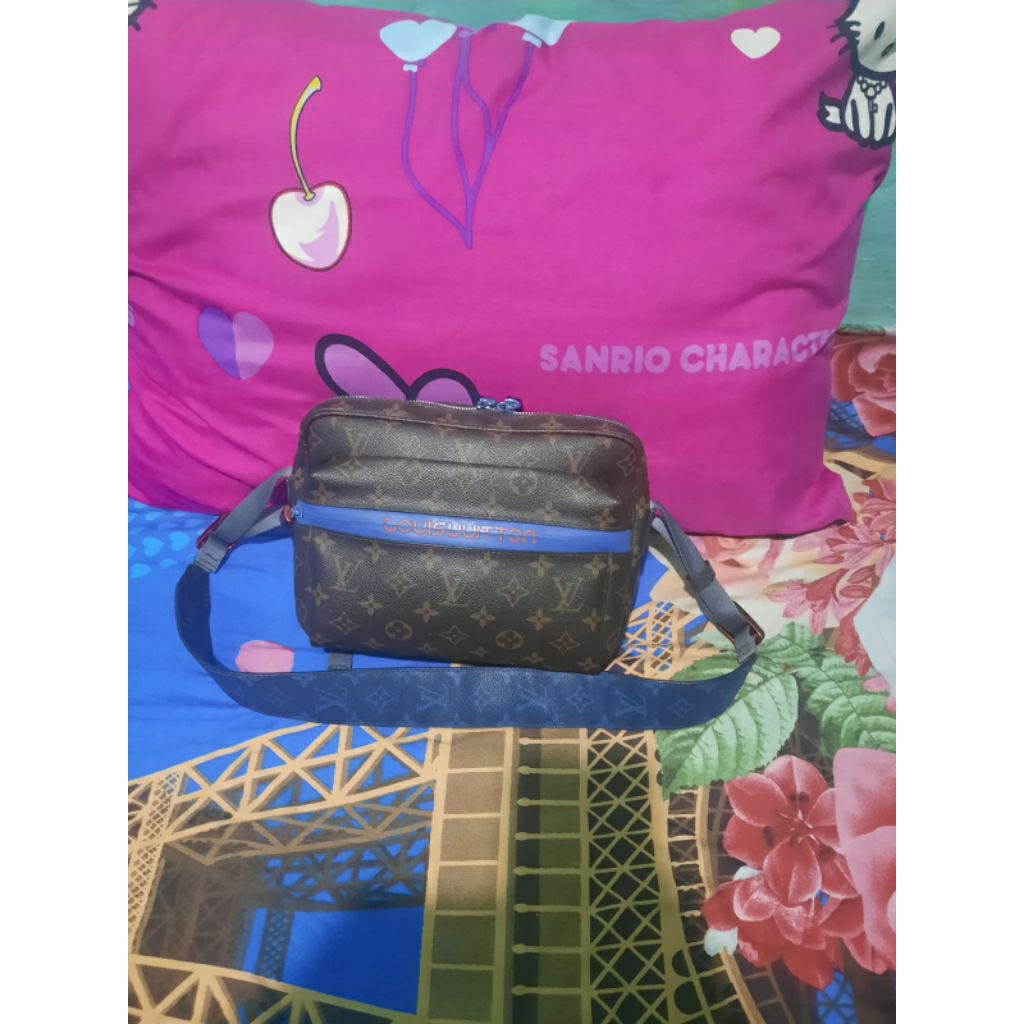 Tas Selempang Louis Vuitton massenger bag