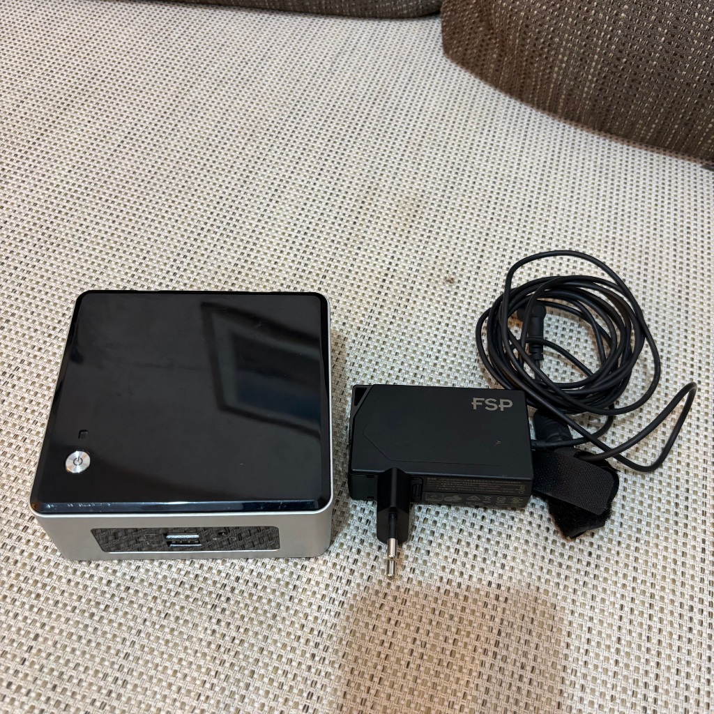 Intel NUC NUC5CPYH Mini PC RAM 8GB (Tanpa HDD/SSD) + Adaptor