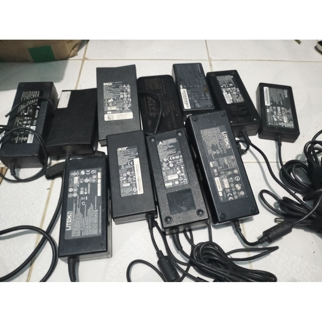 Power supply adaptor AIO 19V 20V 6A 7A bekas