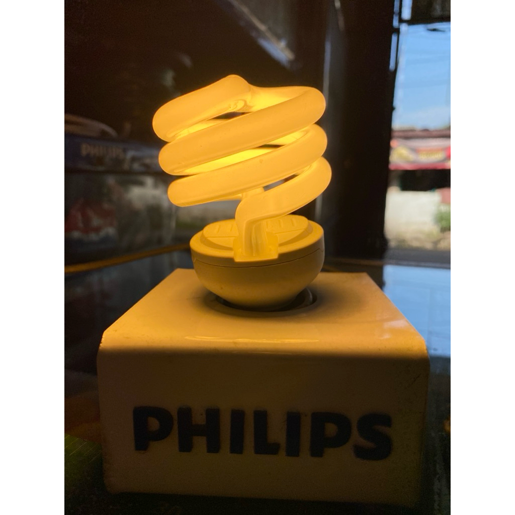 Lampu TORNADO/Spiral 20W Philips