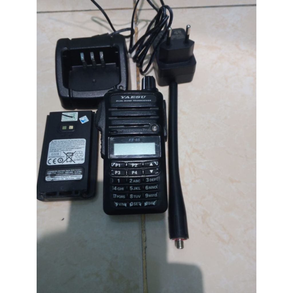 HT YAESU FT65 ( DUALBAND)