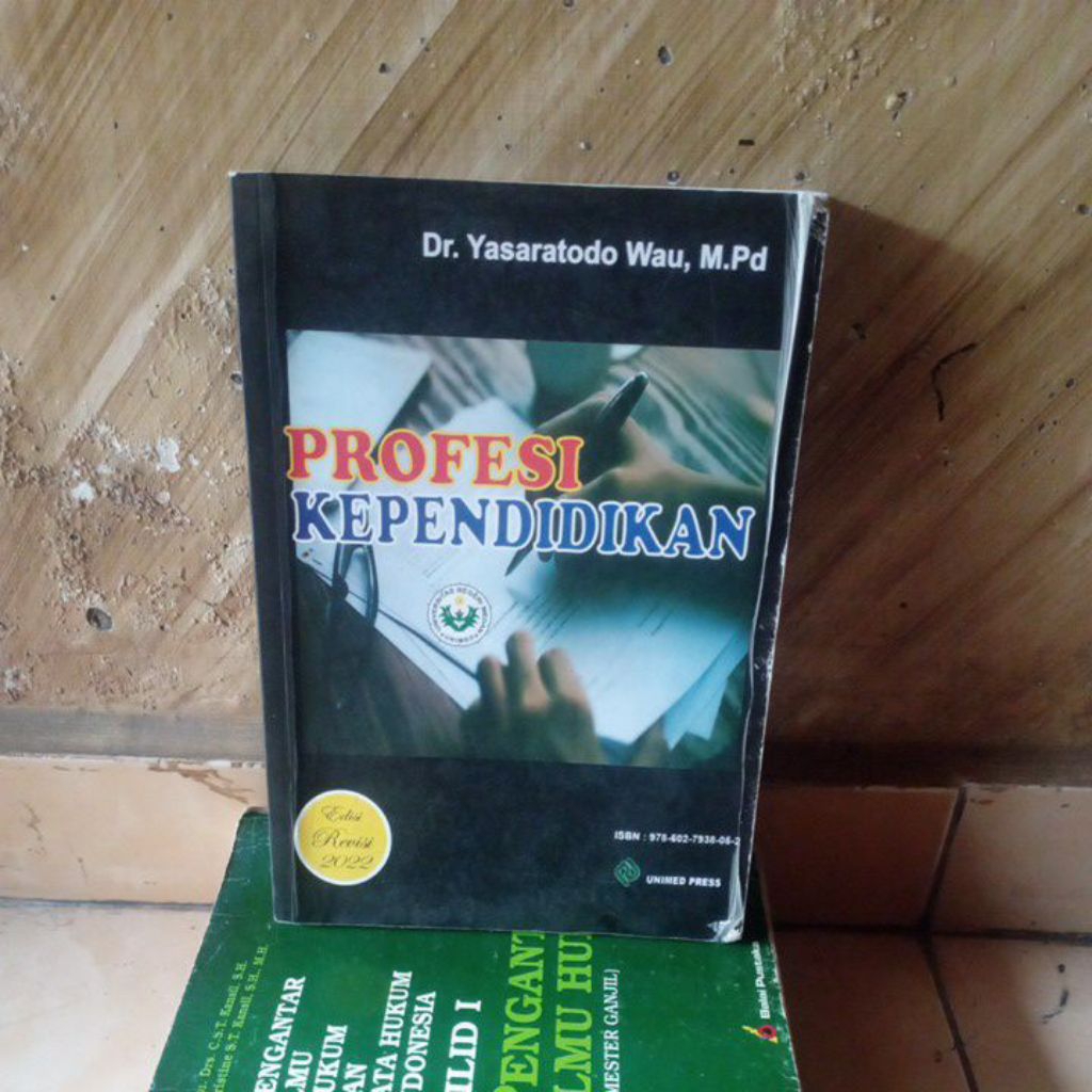 Original bekas; Profesi Kependidikan edisi revisi 2022 oleh Dr.Yasaratodo Wau, M.Pd Unimed Press