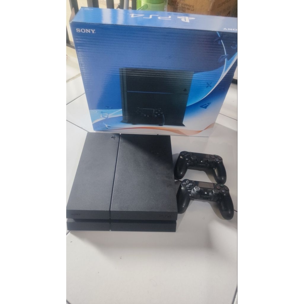 PS4 fat hen 12 500gb