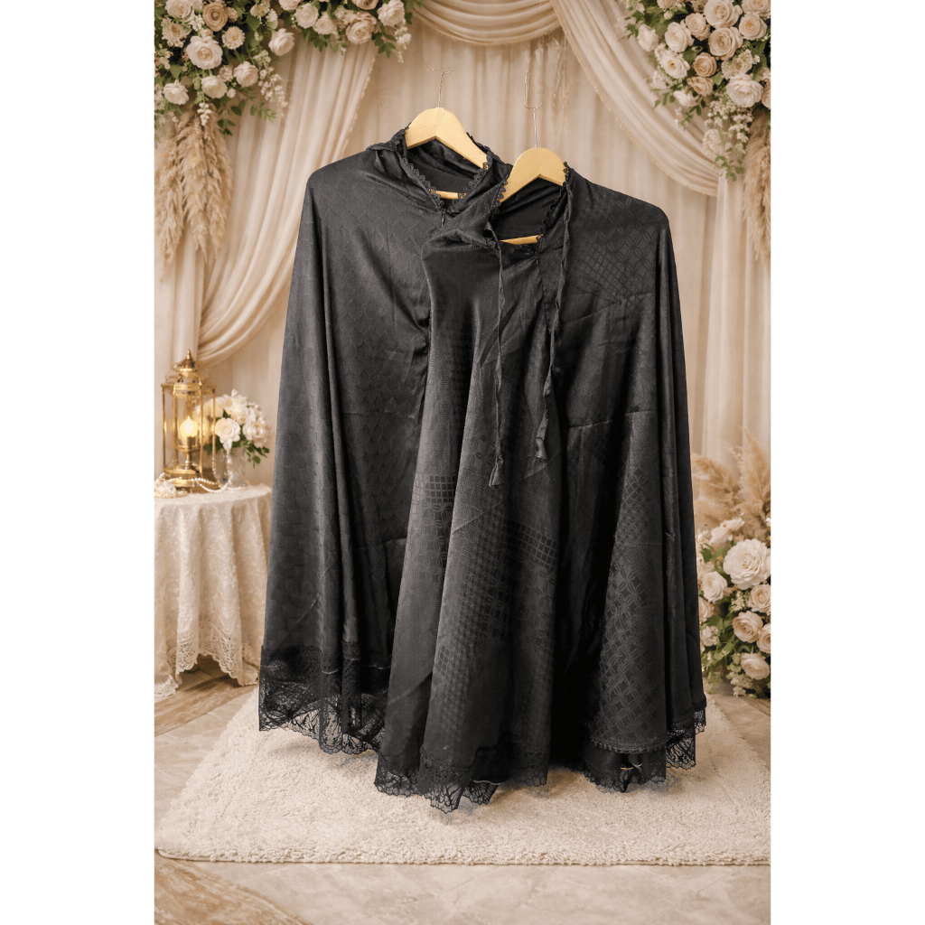Mukena Cantik Kudus - Mukena Dewasa Armani Silk Jaguard Renda warna Hitam Elegan