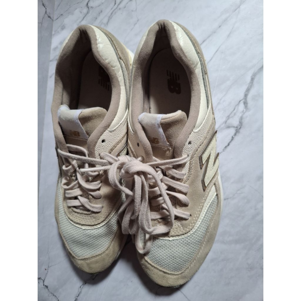 New balance 574 beige (preloved)